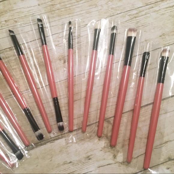 15 Piece Makeup Brushes - Picture 4 of 5
